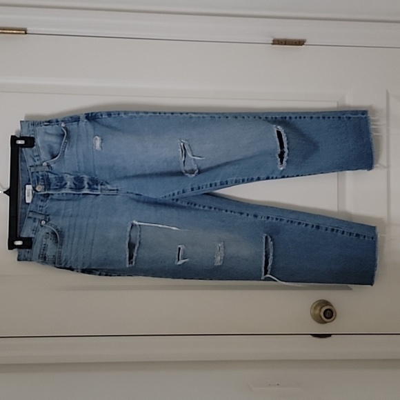 Forever 21 Size 29 Distressed / Destroyed Button Fly Jeans, Raw Hem, Gently Used - Picture 12 of 16